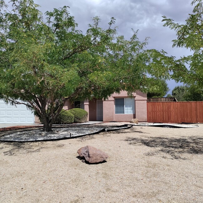 3708 Fernwood St in Rosamond, CA - Building Photo - Building Photo