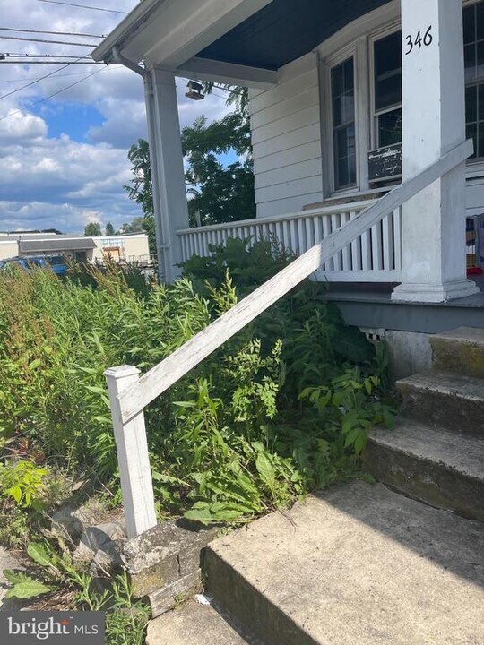 346 E North St in Carlisle, PA - Building Photo