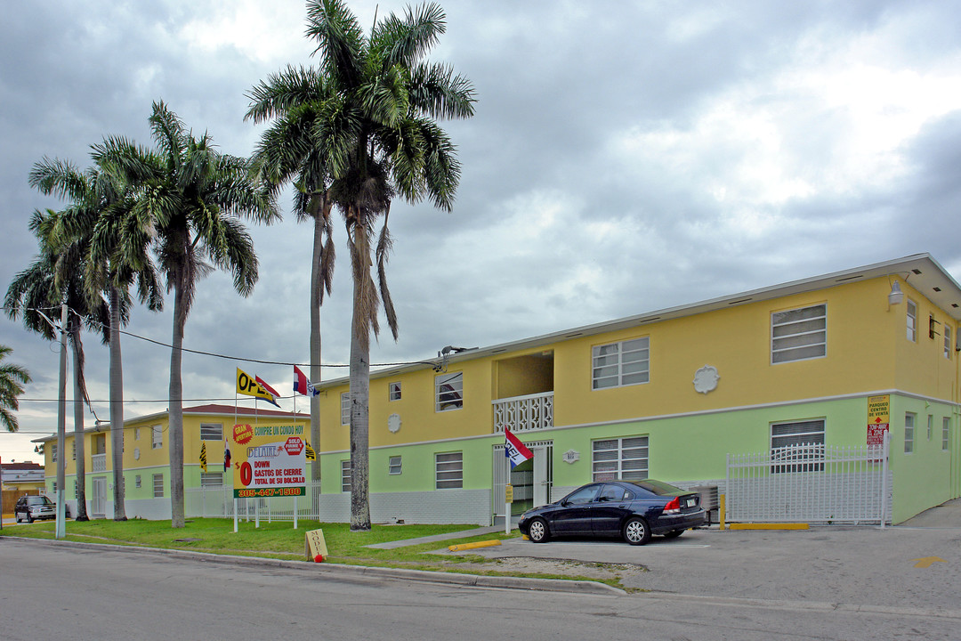 855 NW 45th Ave in Miami, FL - Foto de edificio