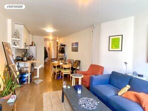 159 Christopher St in New York, NY - Building Photo - Building Photo