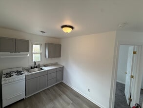 72 Peony St in Browns Mills, NJ - Foto de edificio - Building Photo