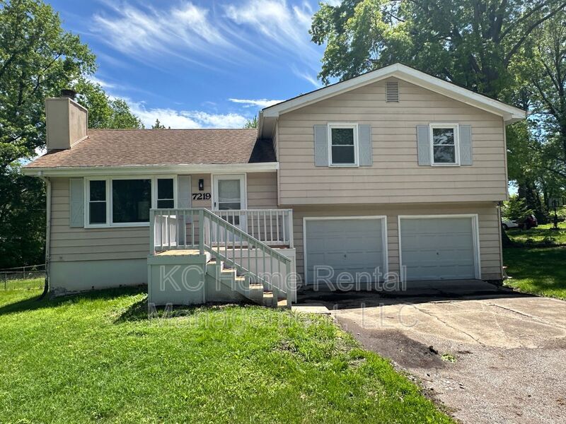 7219 Ridge Ave in Kansas City, KS - Building Photo
