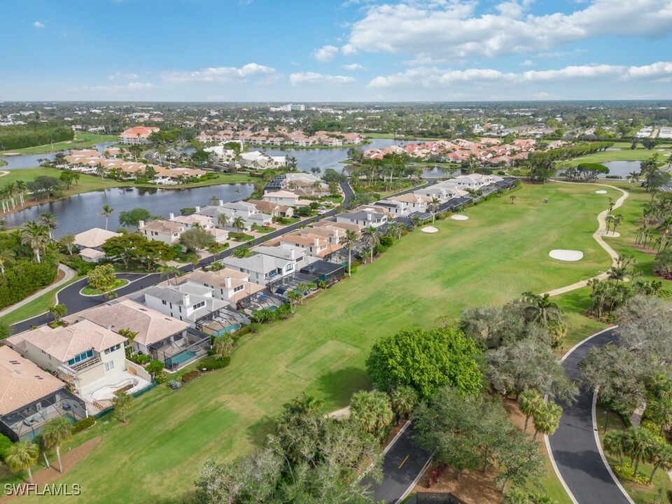 3868 Clipper Cove Dr in Naples, FL - Building Photo