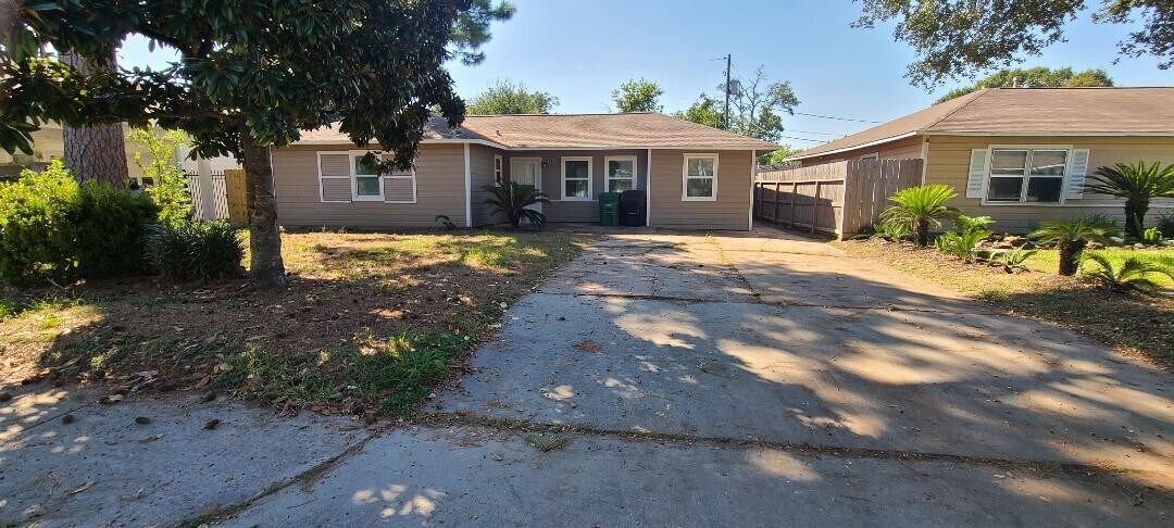 4918 Balkin St in Houston, TX - Building Photo