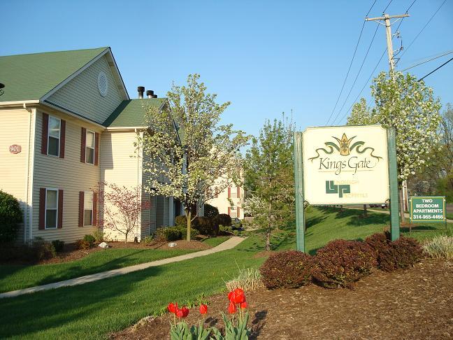 Kings Gate in Kirkwood, MO - Foto de edificio - Building Photo