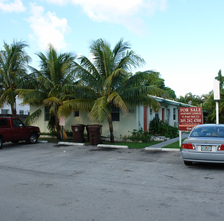 833 N Victoria Park Rd in Fort Lauderdale, FL - Building Photo