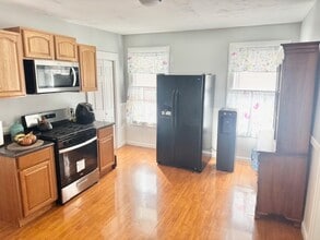 30 Loxwood St, Unit 3 in Worcester, MA - Foto de edificio - Building Photo