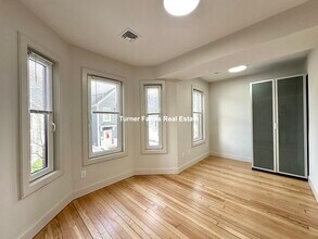 5 Saint Margaret St, Unit 2 in Boston, MA - Foto de edificio - Building Photo