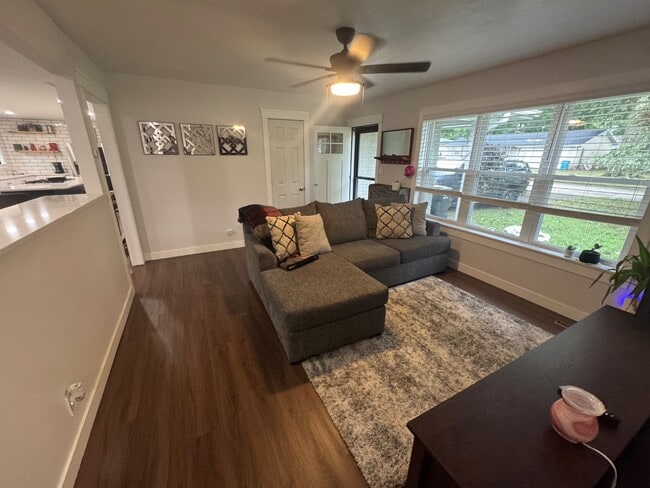 303 E Broadmoor St in Springfield, MO - Building Photo - Building Photo