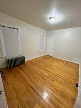 22 Derby St in Worcester, MA - Foto de edificio - Building Photo