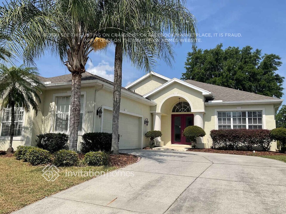 12317 Woodlands Cir in Dade City, FL - Building Photo