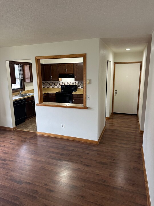 Immaculate Updated 2 Bedroom in Rockford, IL - Building Photo