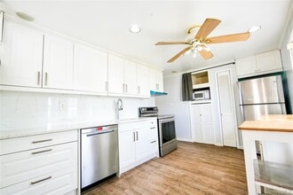 32 Needle Ln in Levittown, NY - Building Photo - Building Photo