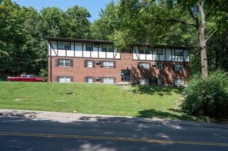 ? Charming 1-Bedroom Apartments in Cincinnati’s Hidden West Side Gem! ? in Cincinnati, OH - Foto de edificio - Building Photo