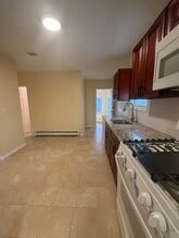 7 Cortland St, Unit Second Floor in Nutley, NJ - Foto de edificio - Building Photo