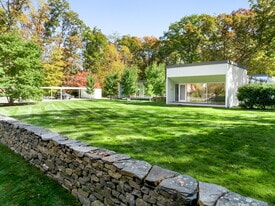 431 Valley Rd in New Canaan, CT - Building Photo