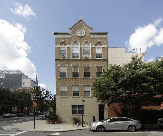 120 Boerum Pl in Brooklyn, NY - Building Photo - Building Photo