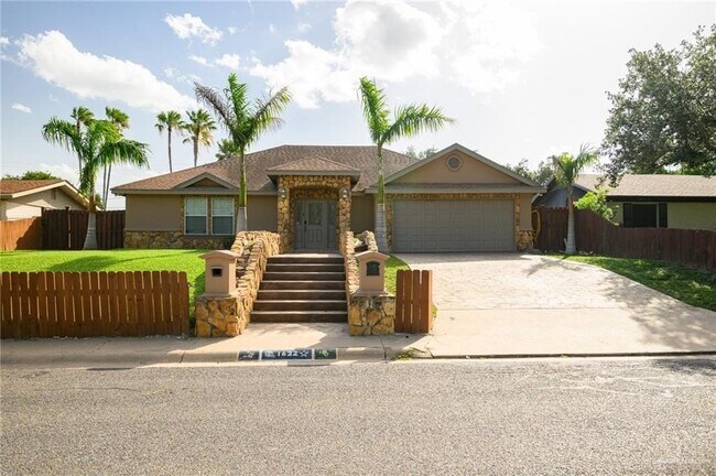 property at 1622 Henderson St