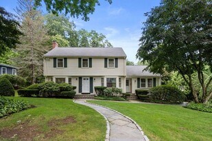 11 Nantucket Rd in Wellesley, MA - Building Photo
