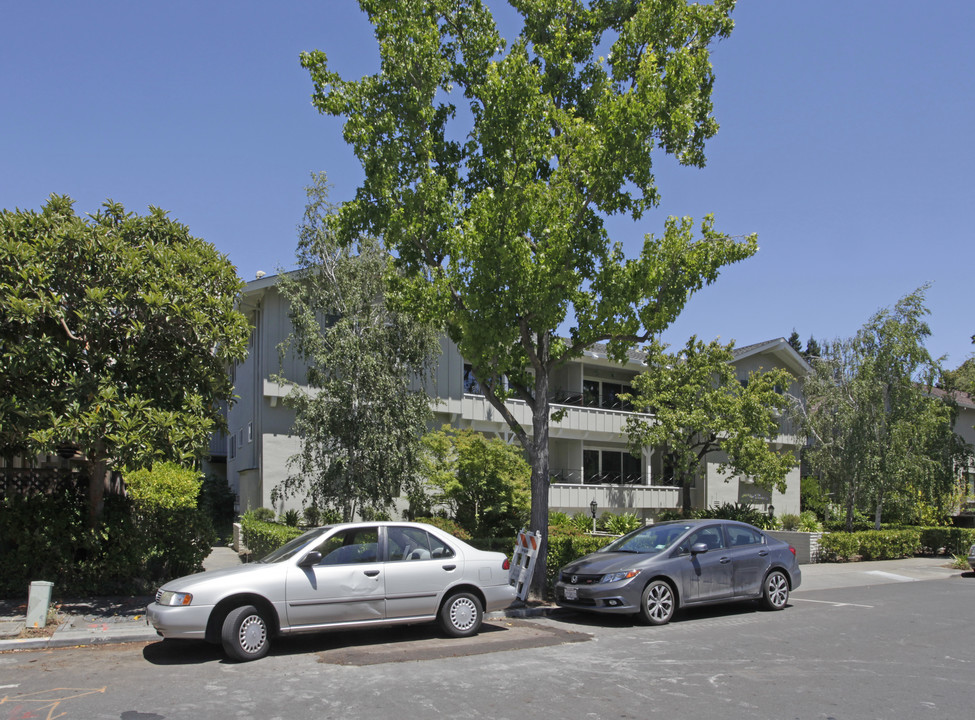 837 Cowper St in Palo Alto, CA - Building Photo