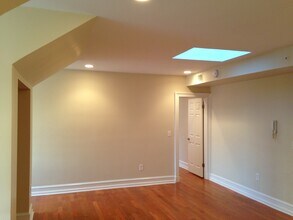 2501 Christian St, Unit 302 in Philadelphia, PA - Foto de edificio - Building Photo