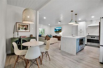 6979 Longboat Dr S in Longboat Key, FL - Building Photo - Building Photo