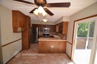 2601 E 121st St in Burnsville, MN - Foto de edificio - Building Photo