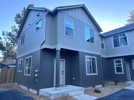 823 SE 5th St in Bend, OR - Building Photo