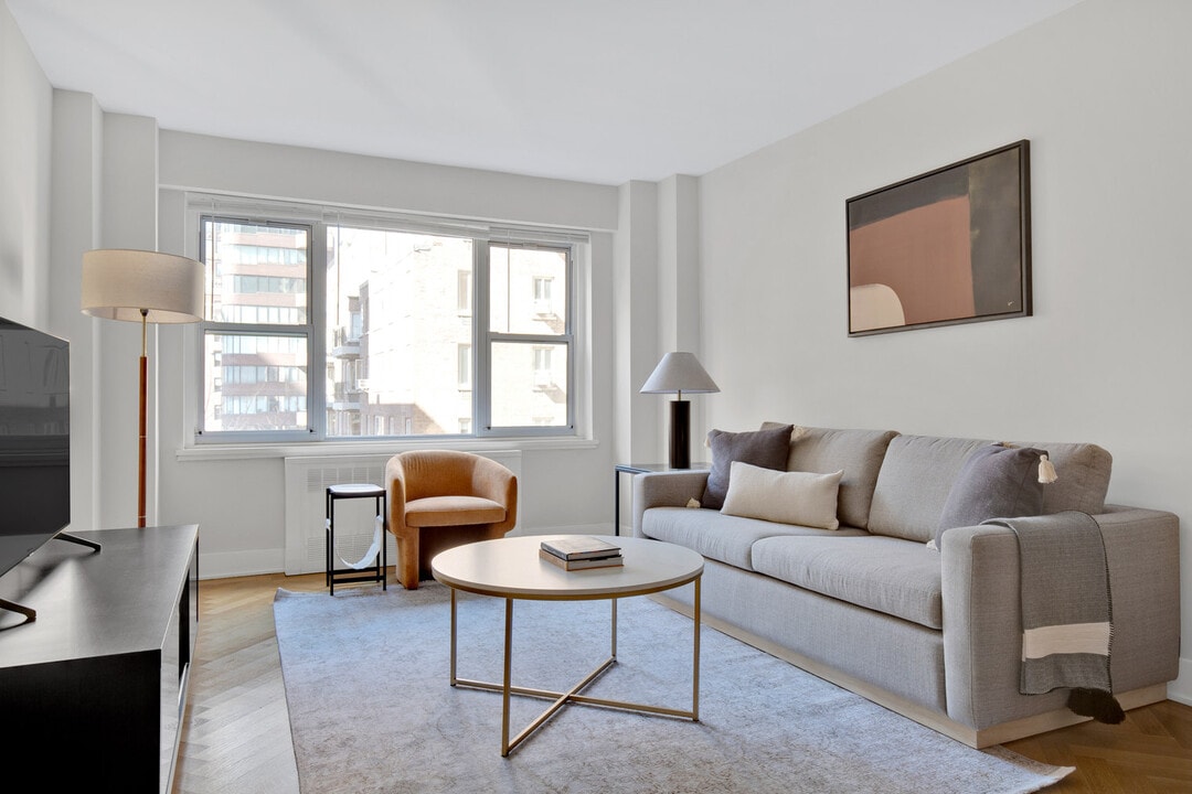 30 Park Ave in New York, NY - Building Photo