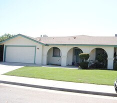 7605 Quailwood Dr in Bakersfield, CA - Building Photo