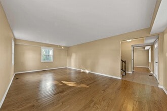 1121 Belmar Ln in Buffalo Grove, IL - Building Photo - Building Photo