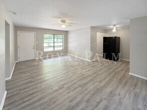 1881 Edison Ave in Ft. Myers, FL - Foto de edificio - Building Photo