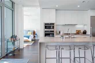 501 West Ave in Austin, TX - Foto de edificio - Building Photo