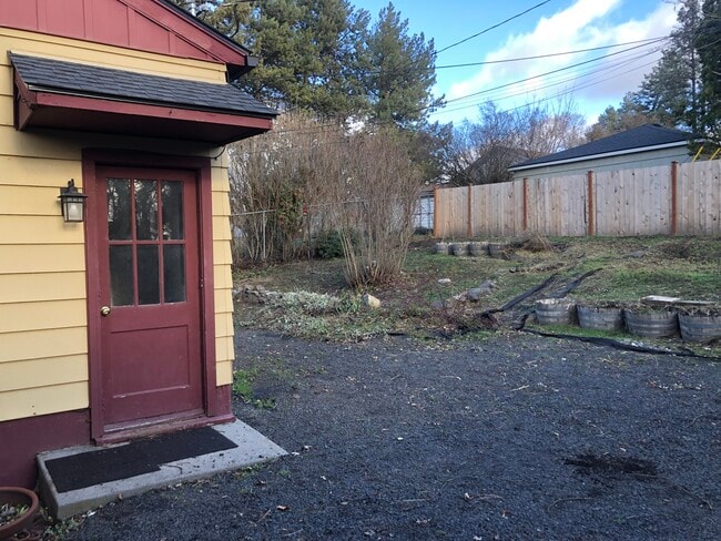 1010 NW Fisk St, Unit Lower in Pullman, WA - Building Photo - Building Photo