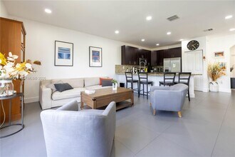 345 NE 194th Ln in Miami, FL - Building Photo - Building Photo