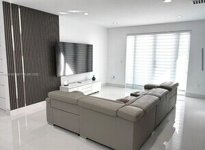 7952 NW 198th St in Hialeah, FL - Building Photo - Building Photo