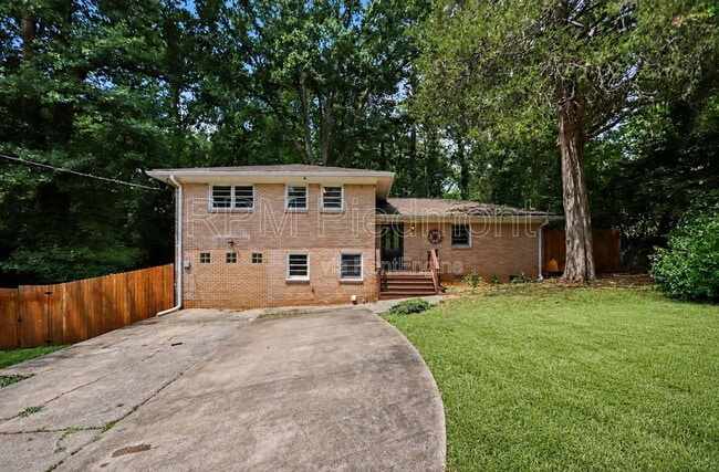 1903 Winthrop Dr SE