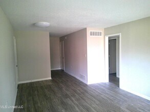 433 Meadowlark Dr, Unit B4 in Canton, MS - Foto de edificio - Building Photo