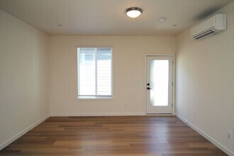 1111 SE Tenino St in Portland, OR - Building Photo - Building Photo