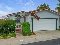 14955 Avenida Venusto in San Diego, CA - Foto de edificio - Building Photo