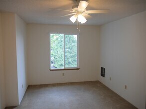 13717 Linden Ave N-Unit -#328 in Seattle, WA - Building Photo - Building Photo
