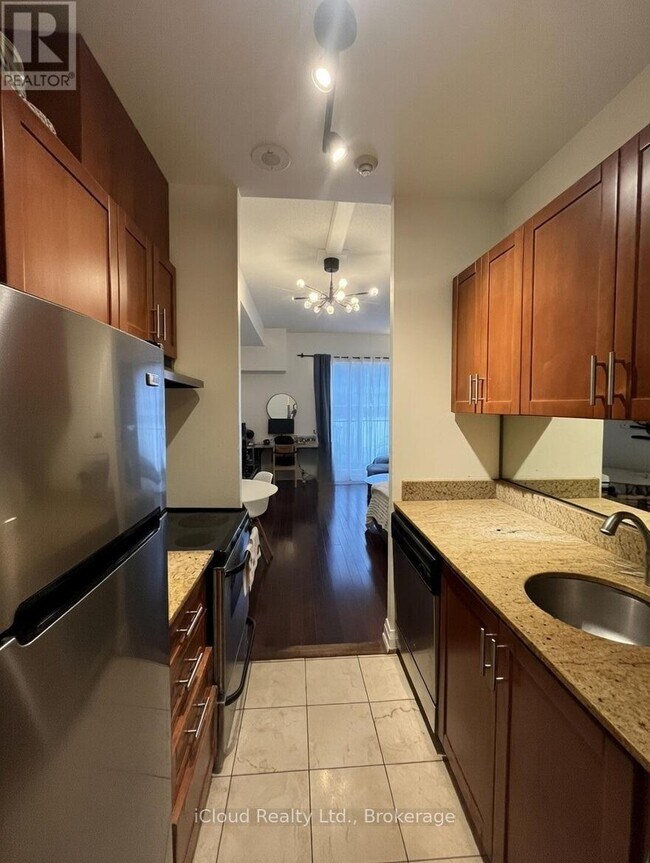 2737 Keele St in Toronto, ON - Building Photo - Building Photo