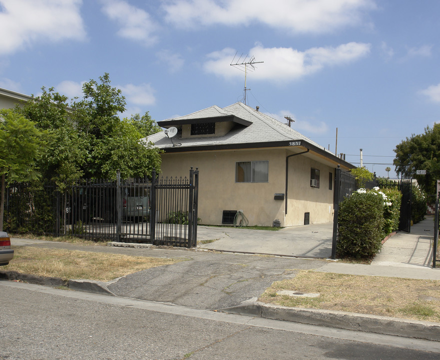 5837 Willoughby Ave in Los Angeles, CA - Building Photo