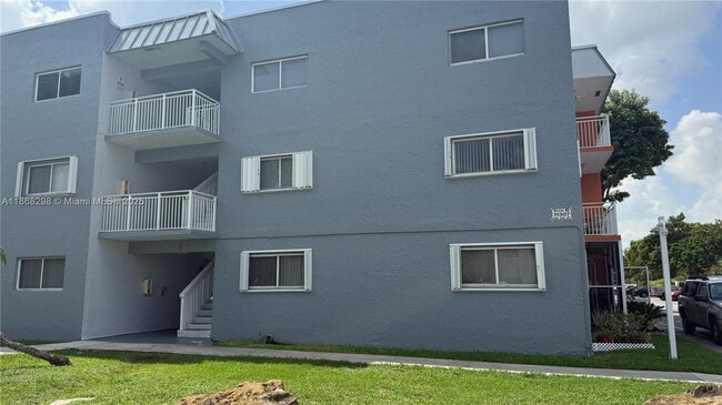 11307 SW 200th St in Miami, FL - Building Photo - Building Photo