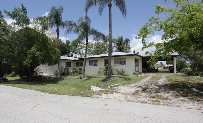 4974 Viceroy St in Cape Coral, FL - Foto de edificio - Building Photo