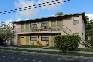 1319-1321 Douglass Ave in West Palm Beach, FL - Building Photo