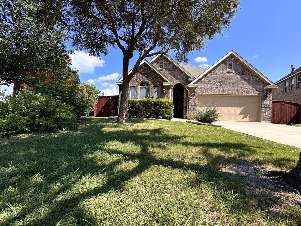 12306 Garrett Creek in San Antonio, TX - Building Photo