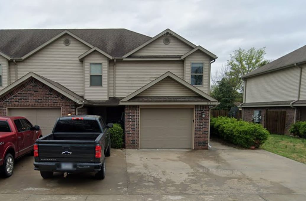 313 E Thurman St in Prairie Grove, AR - Building Photo