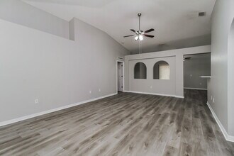 932 Vanderbilt Dr in Eustis, FL - Building Photo - Building Photo