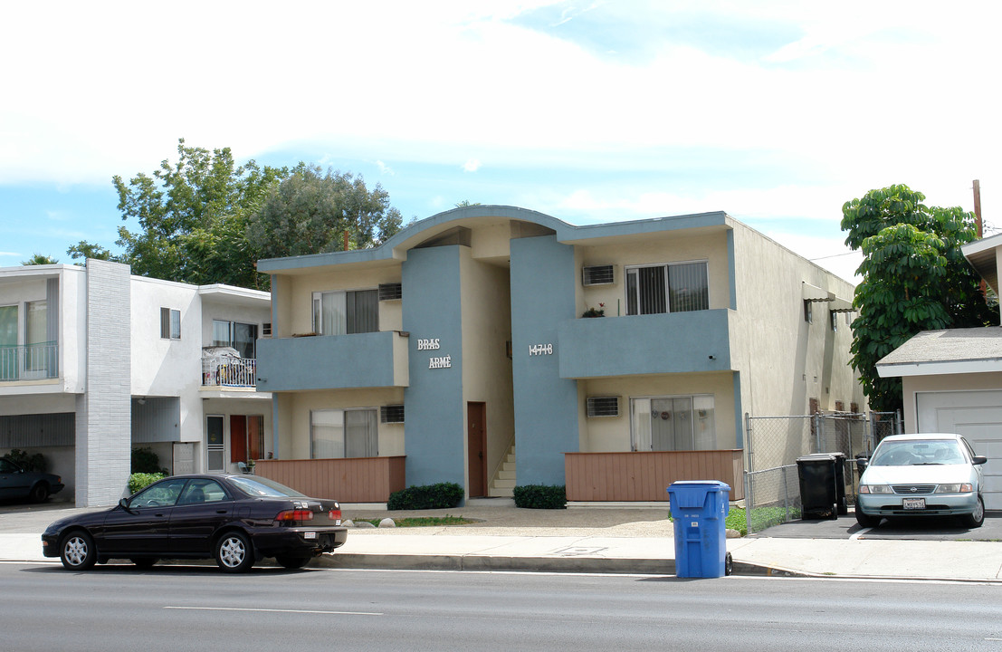 14718 Magnolia Blvd in Sherman Oaks, CA - Building Photo